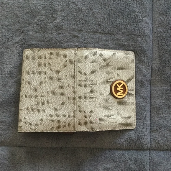 🌺SOLD🌺Michael Kors Wallet - Picture 3 of 3